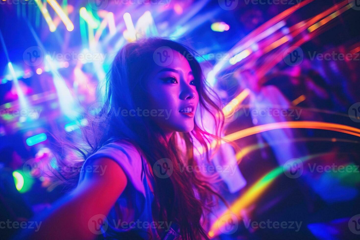 portrait de une magnifique Jeune asiatique femme avec longue cheveux dans nuit club ai généré photo