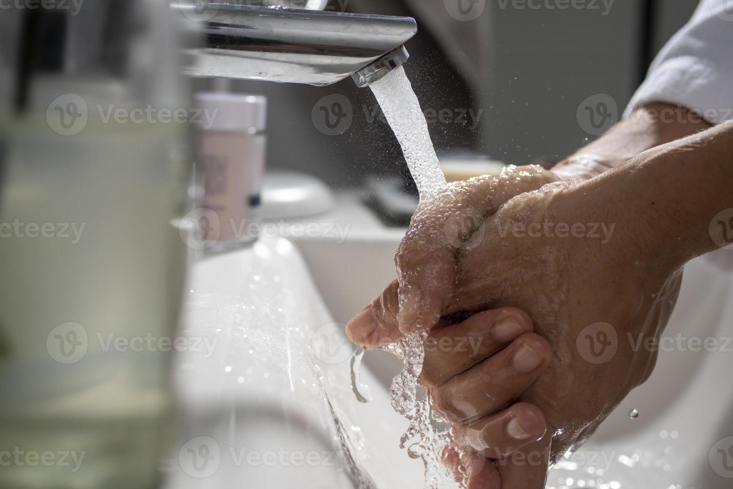 gros plan du lavage des mains photo