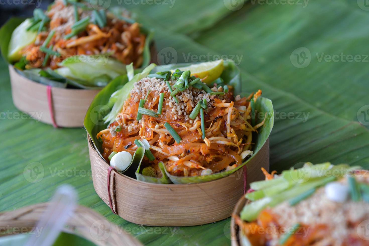 pad thaï, cuisine traditionnelle thaïlandaise photo