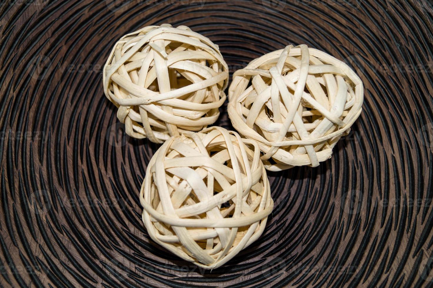 boules en osier en bois pour la décoration photo