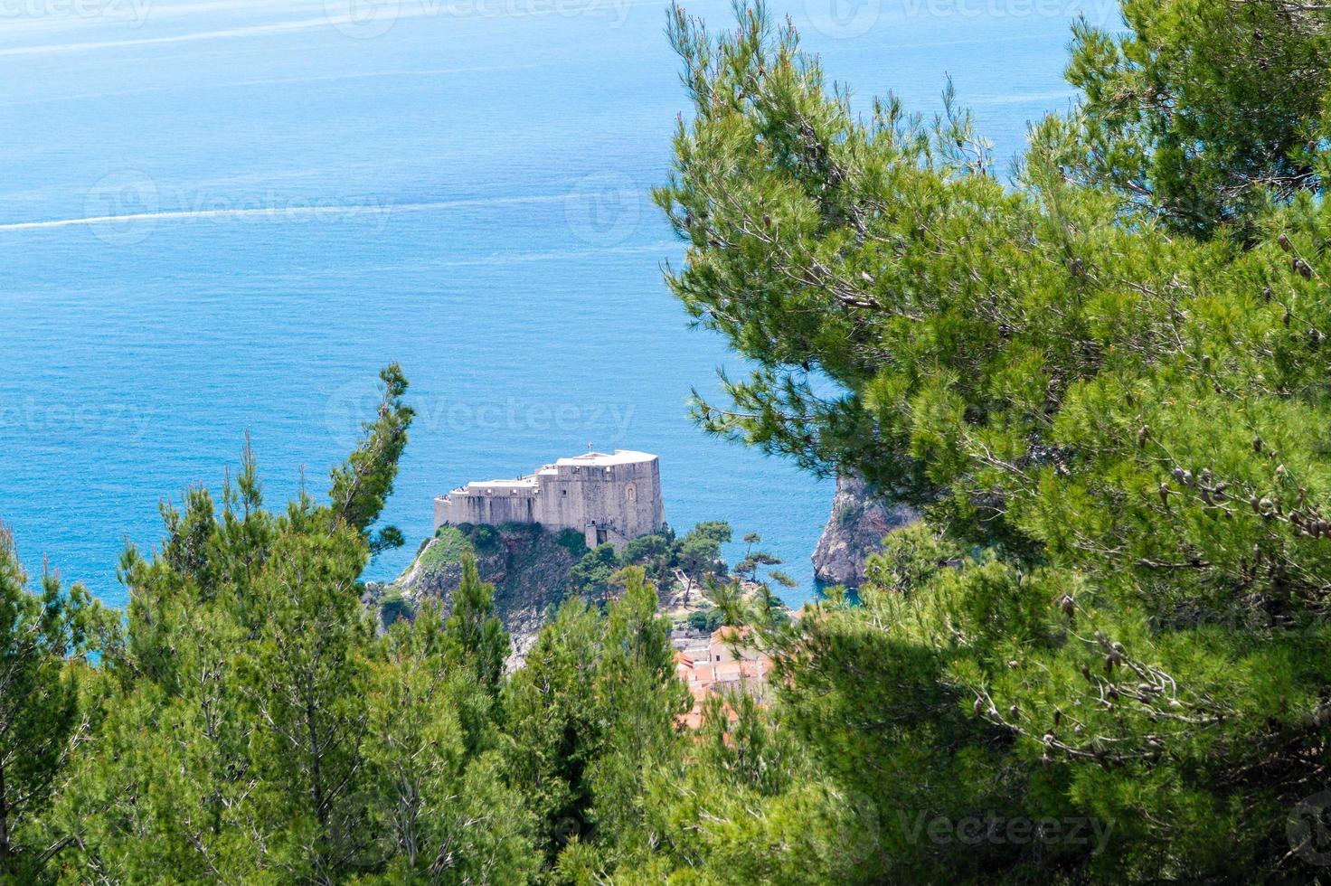 sentier pédestre du sommet du mont sdr à la vieille ville de dubrovnik photo