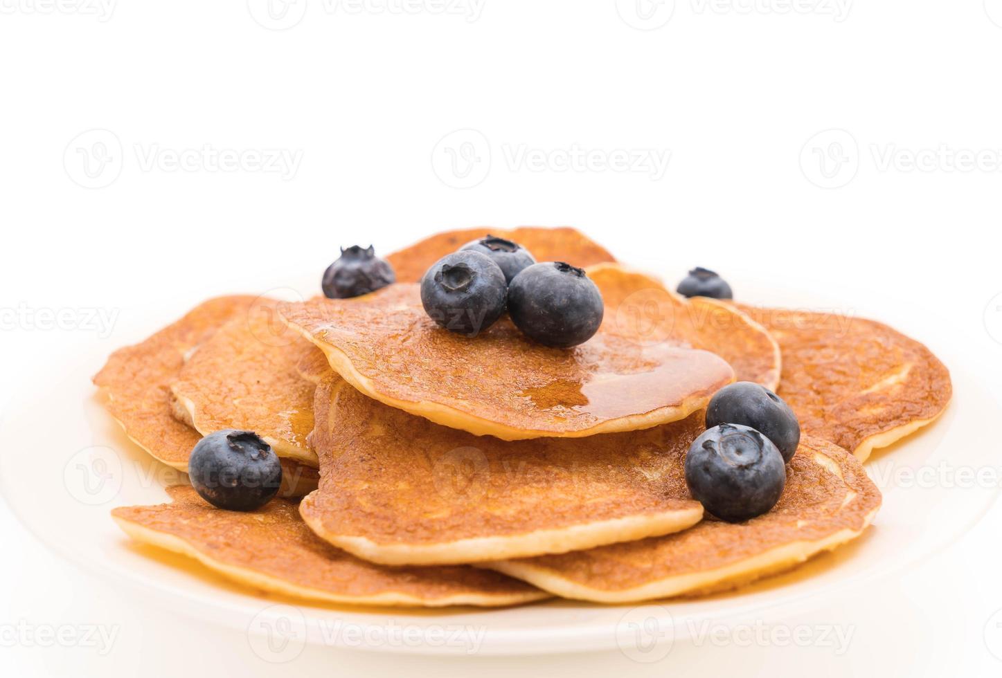 pile de crêpes aux bleuets frais photo