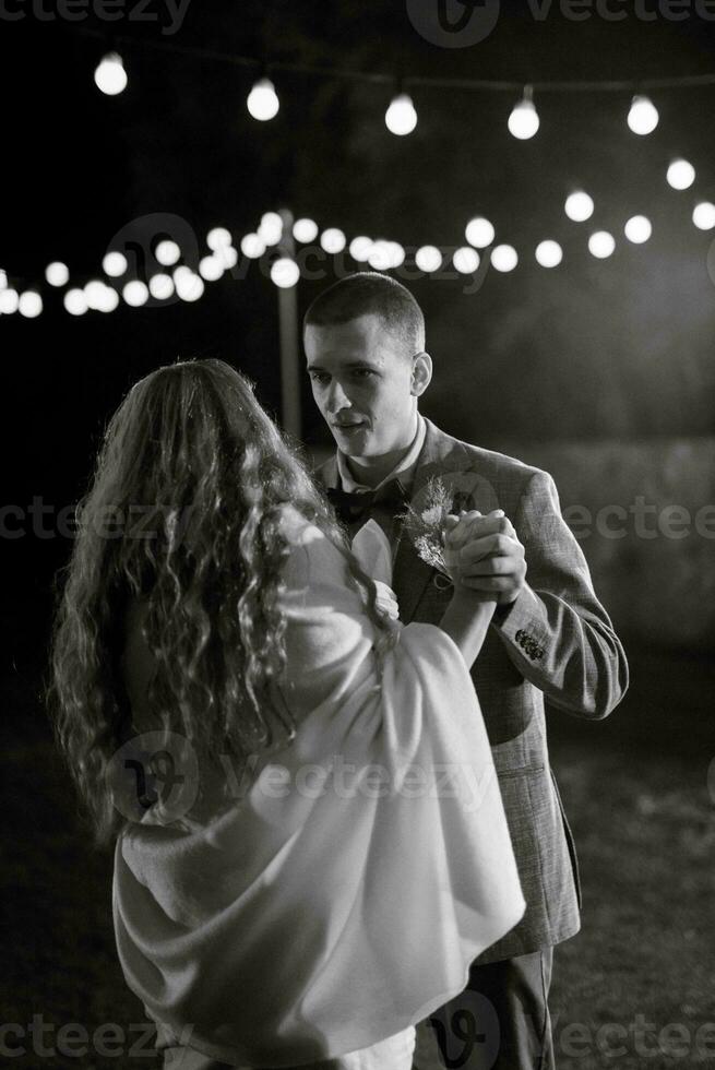 la première danse de mariage des mariés photo