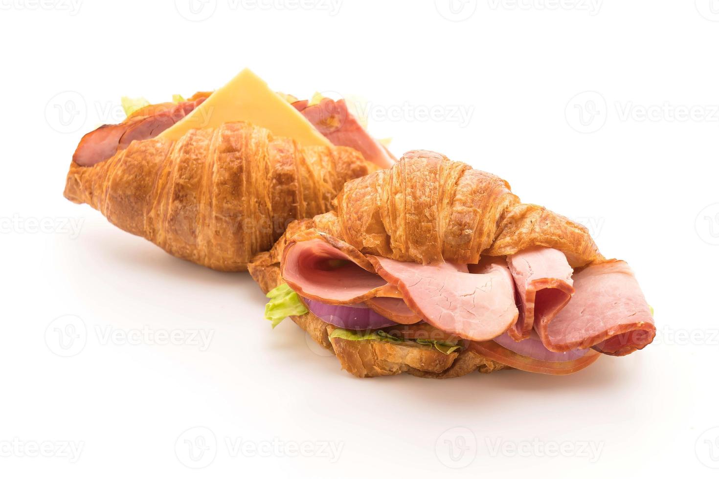 jambon sandwich croissant sur fond blanc photo