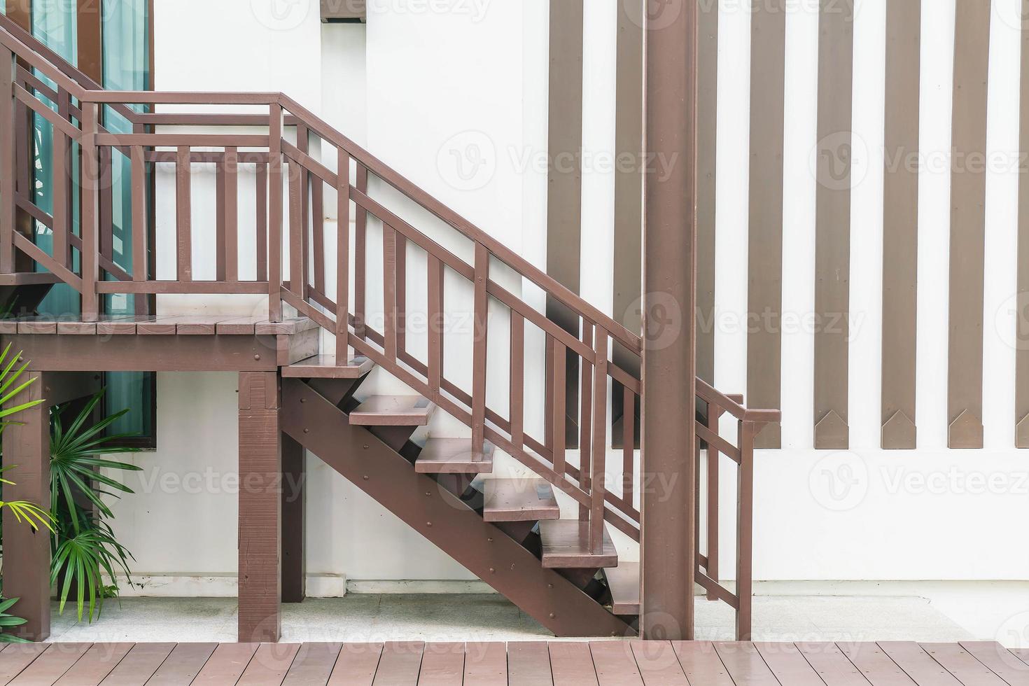 décoration d'escalier en bois style extérieur photo