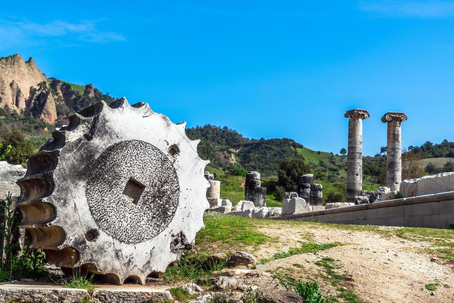 ancien lieu de tourisme historique sardes artemis photo