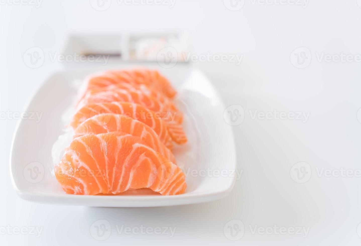 sashimi de saumon cru photo