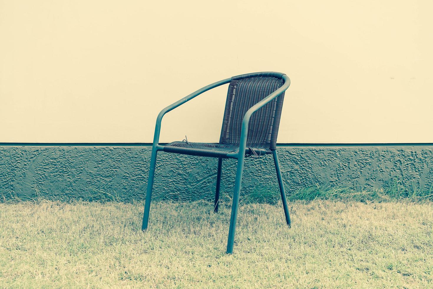 chaise avec mur vide pour espace de copie - filtre effet vintage photo