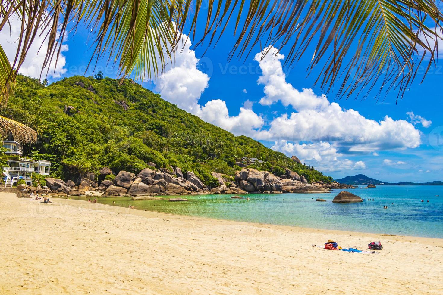 belle vue panoramique depuis la plage d'argent de koh samui en thaïlande. photo