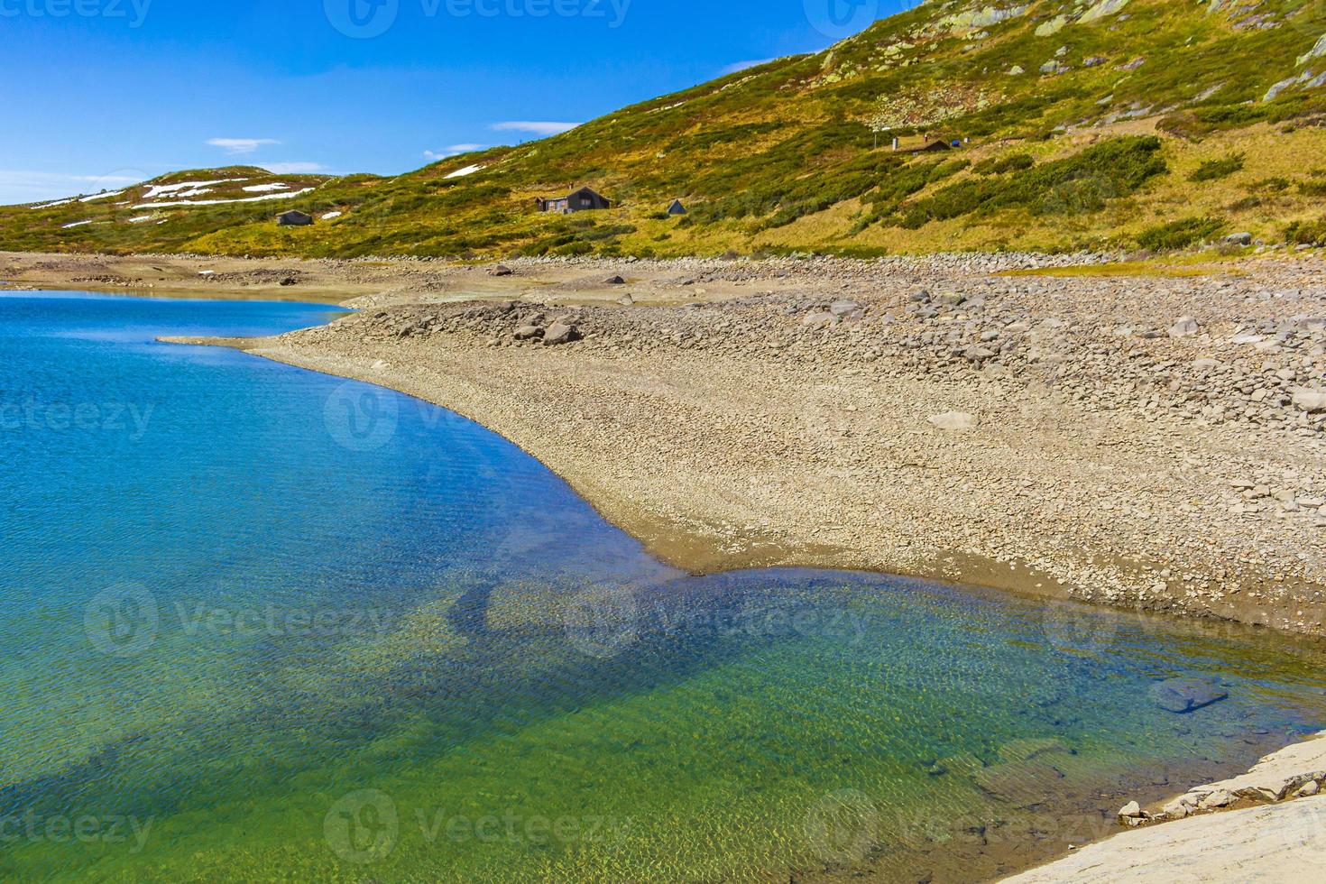 vavatn lac panorama paysage rochers montagnes hemsedal norvège. photo