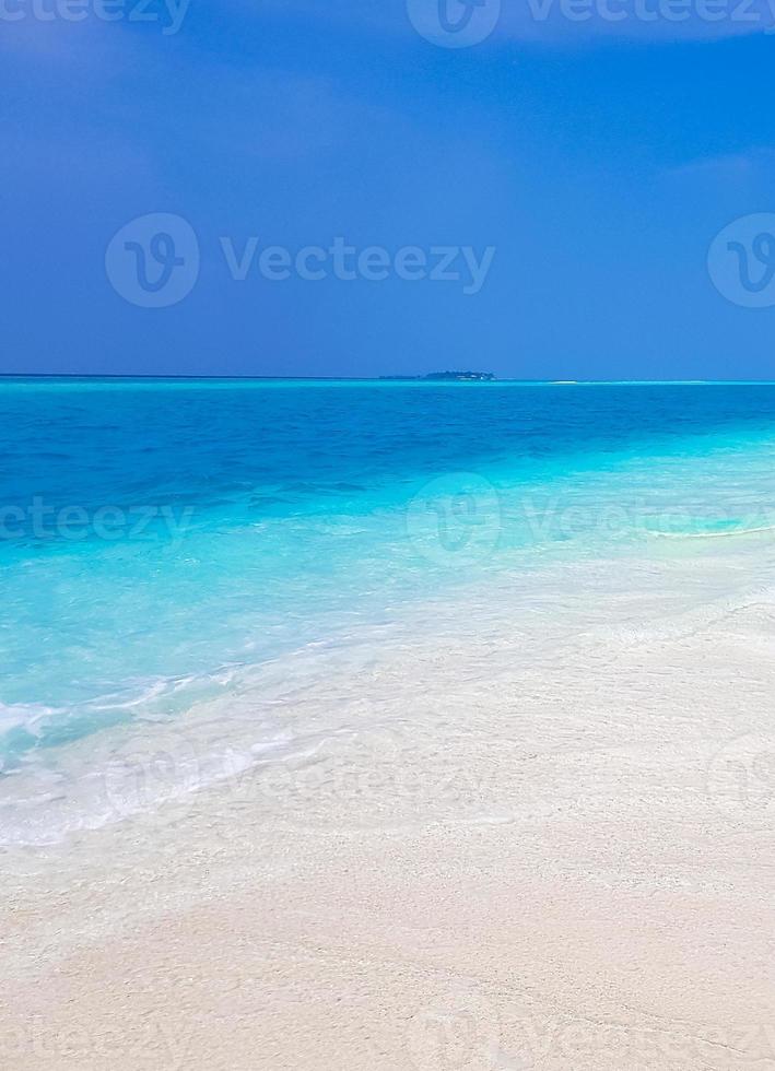 l'océan indien aux îles du banc de sable madivaru et finolhu dans l'atoll de rasdhoo, maldives photo