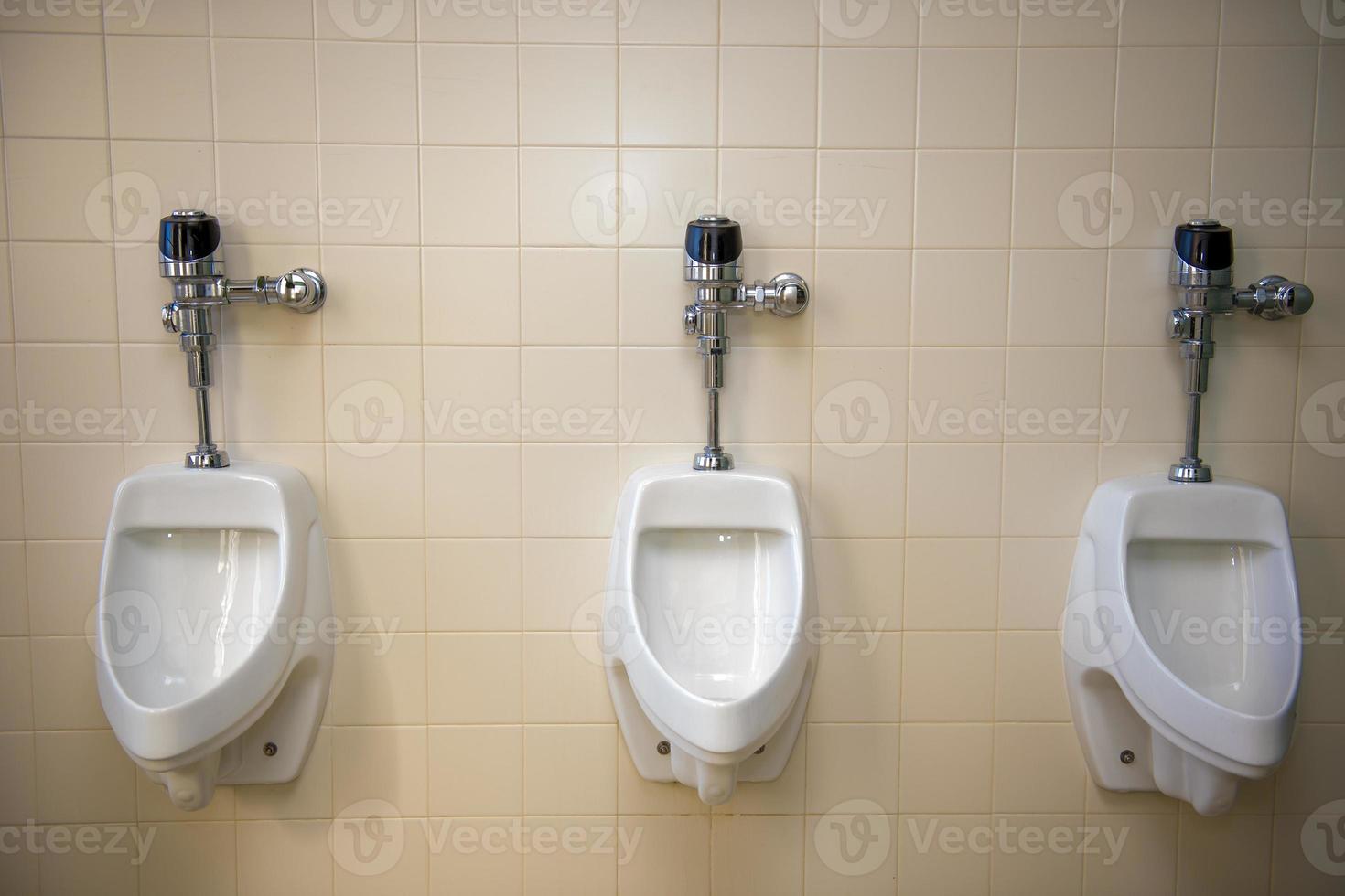 urinoir dans une salle de repos photo