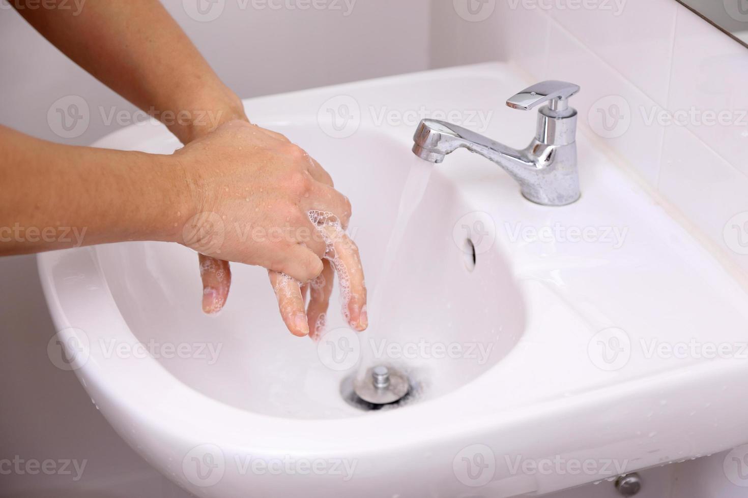 se laver les mains en bonne santé photo