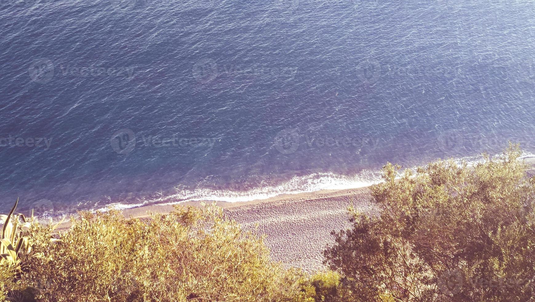 vue sur la plage de la Ligurie depuis le sommet photo