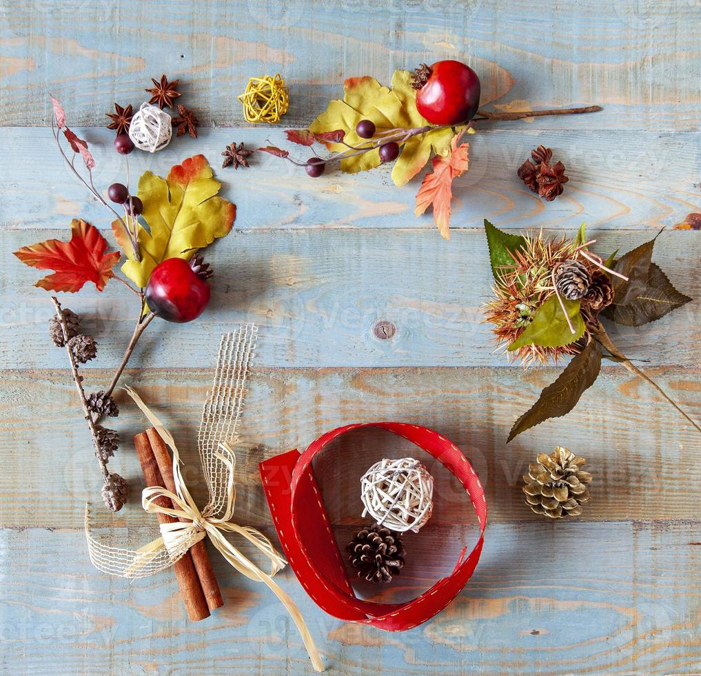 décoration d'automne et de noël avec des feuilles photo