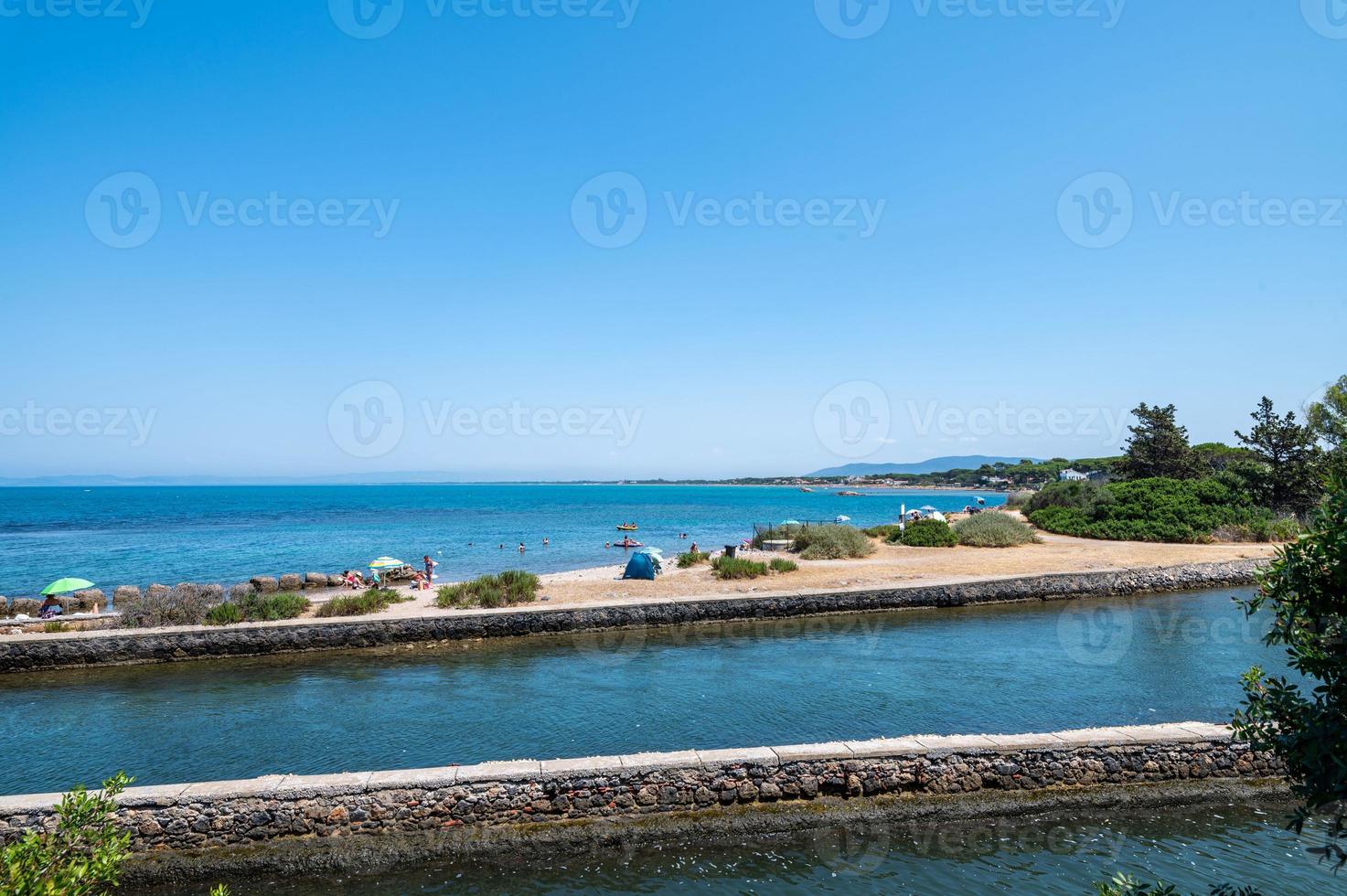 vue sur une crique à porto santo stefano photo