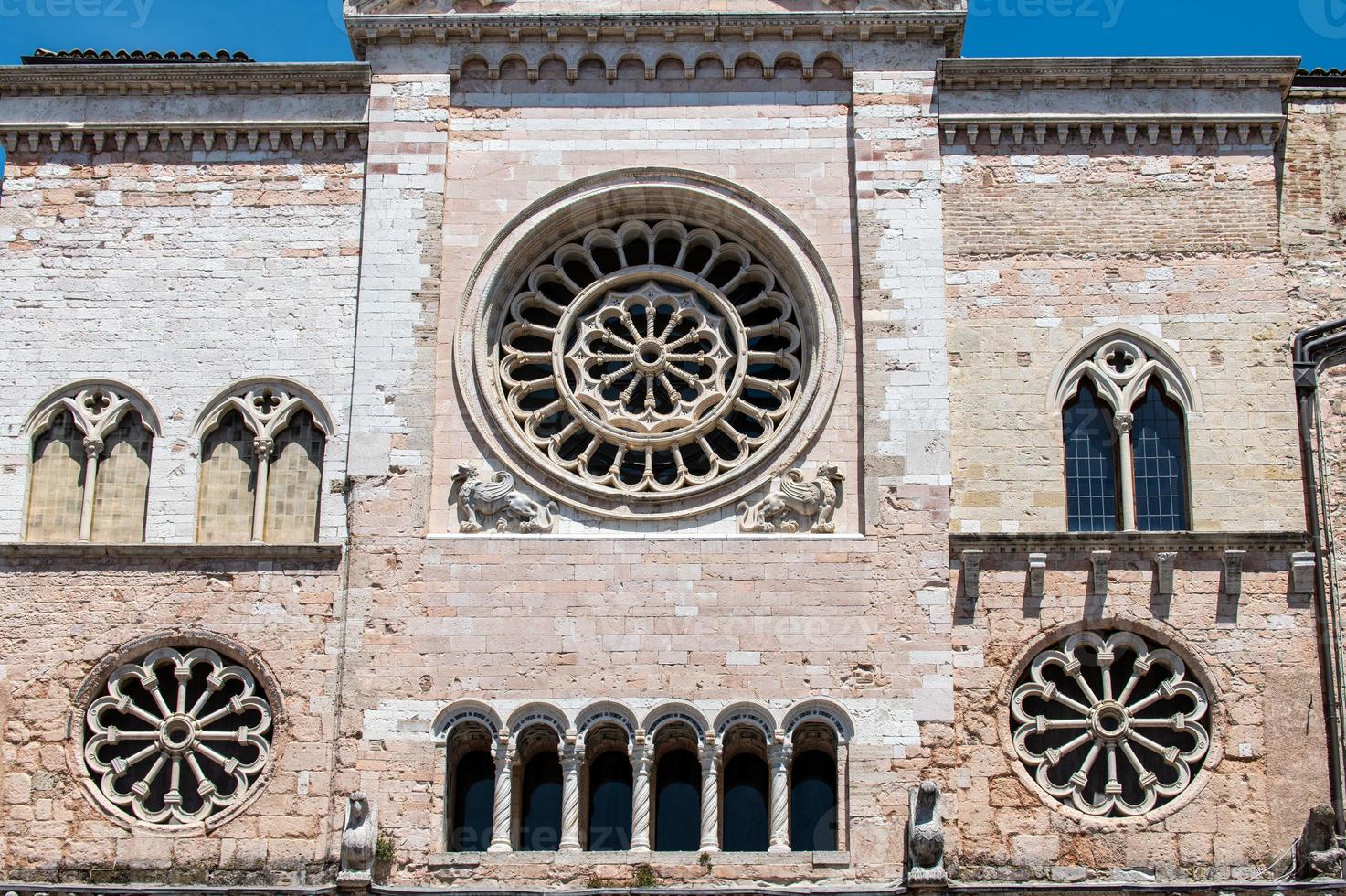 foligno détail du clocher de l'église de san feliciano photo