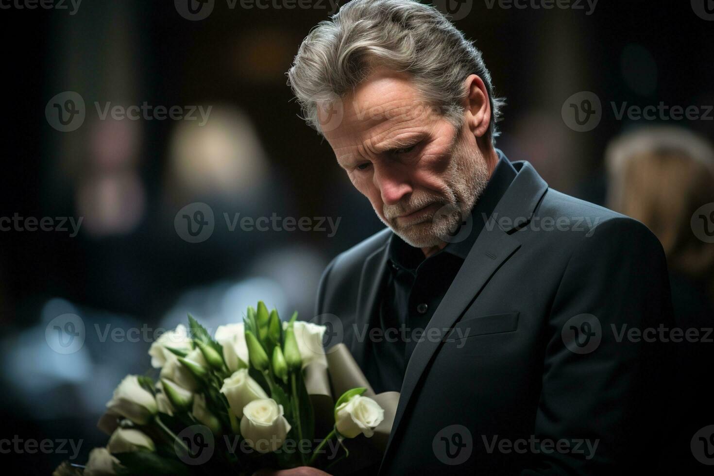 fermer coup de une Sénior homme dans de face de une funéraire bouquet ai généré photo