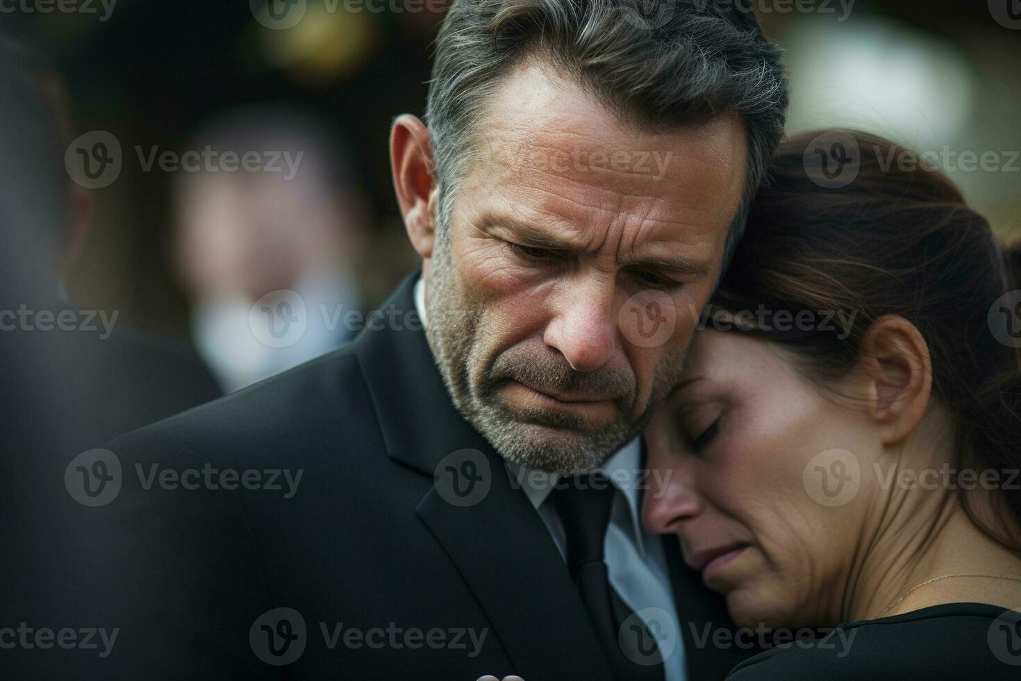 fermer coup de une Sénior homme dans de face de une funéraire bouquet ai généré photo