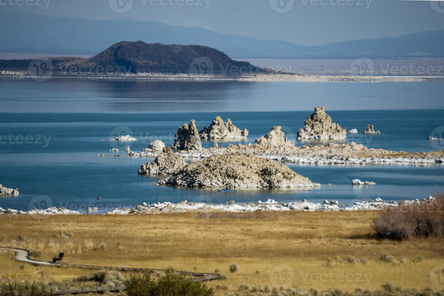 étranges formations sur mono lac californie photo