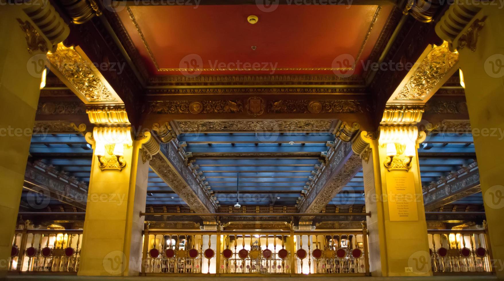 intérieur du hall de l'hôtel historique de luxe photo