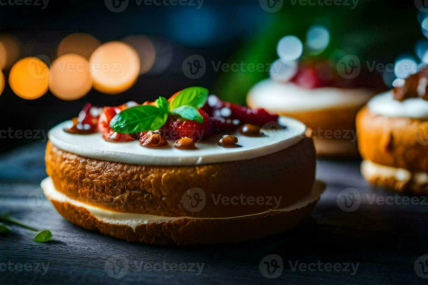 Trois Gâteaux avec crème et baies sur une en bois tableau. généré par ai photo