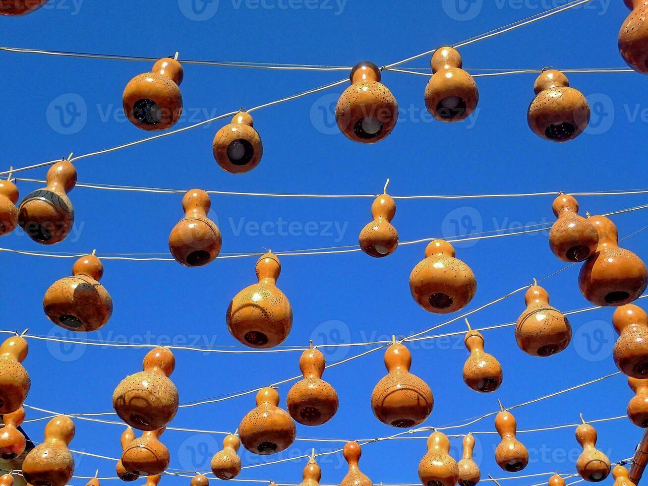 Urbain paysage dans turc Alanya dans le vieux ville avec intéressant éclairage photo