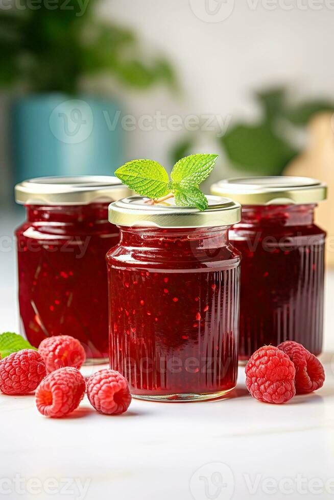 framboise confiture avec baie sur lumière Contexte. fait maison confiture avec framboise. génératif ai contenu, photo