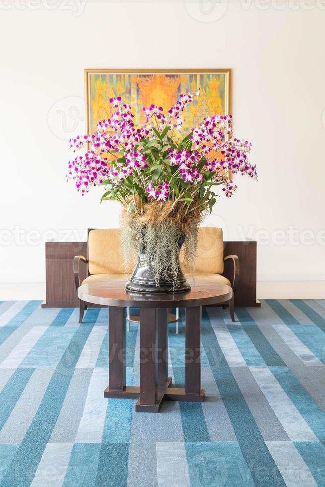 bouquet d'orchidées décoration florale en arrière-plan intérieur du salon photo