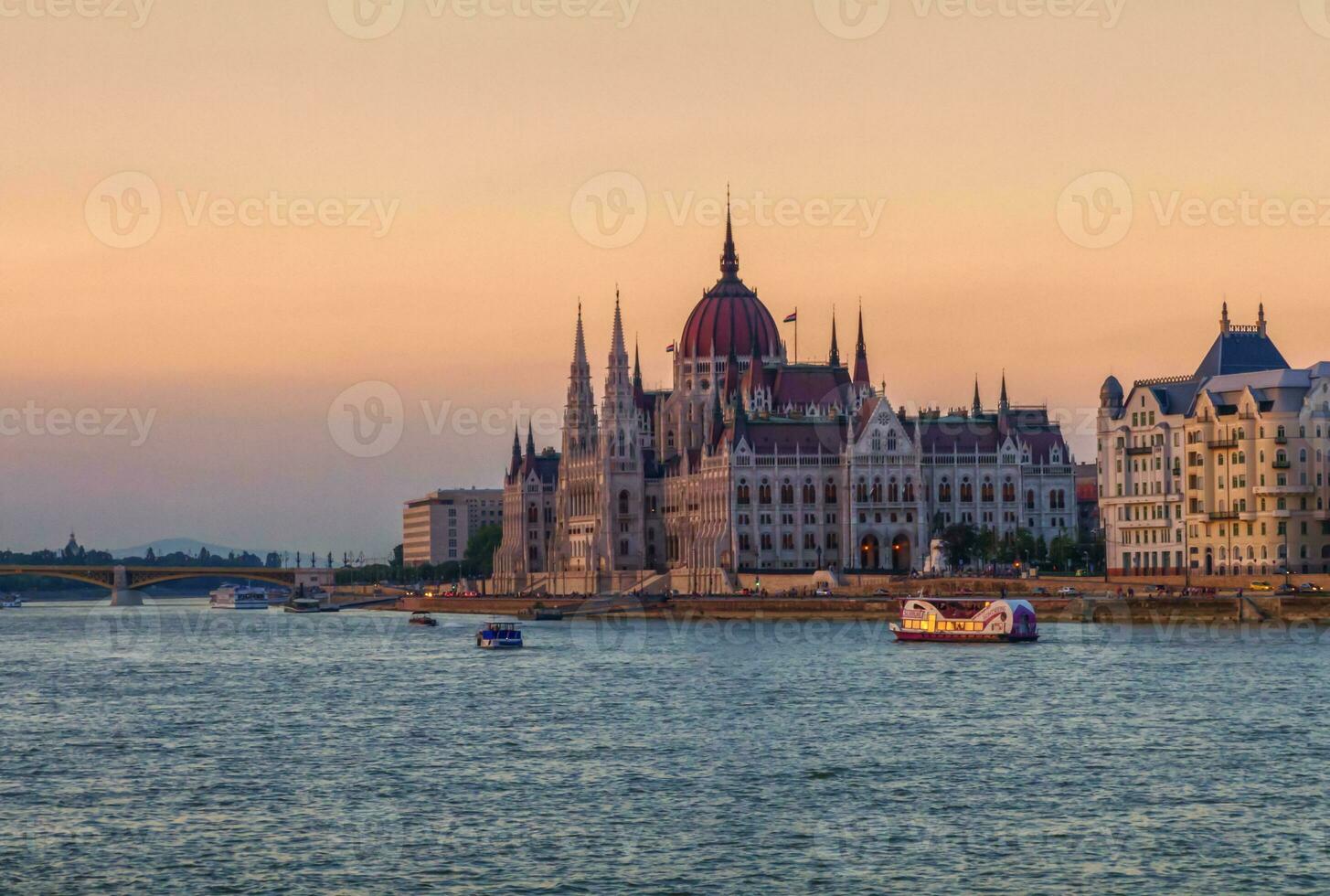 hongrois parlement bâtiment dans Budapest, Hongrie photo