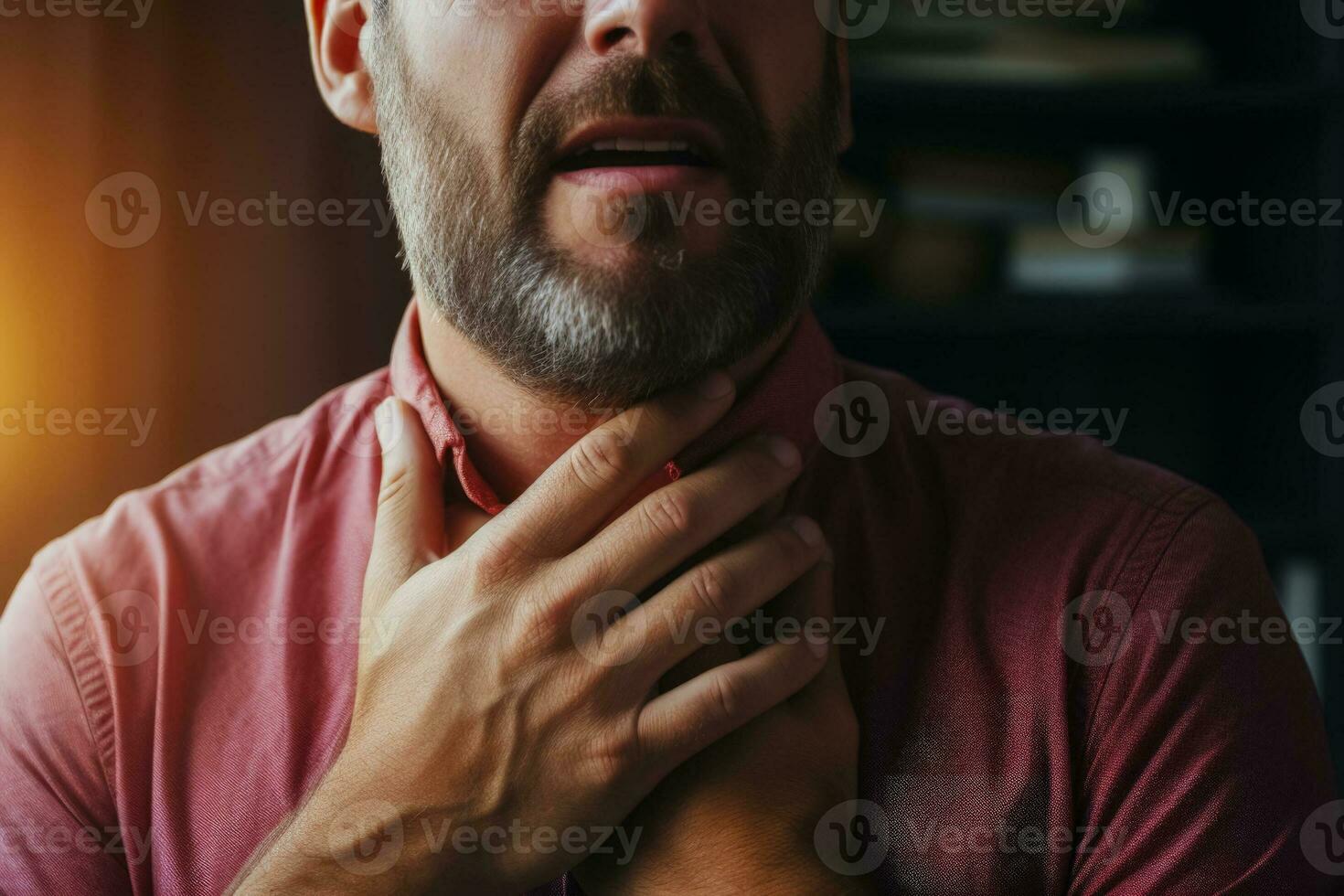 une la personne a douleur dans le gorge photo