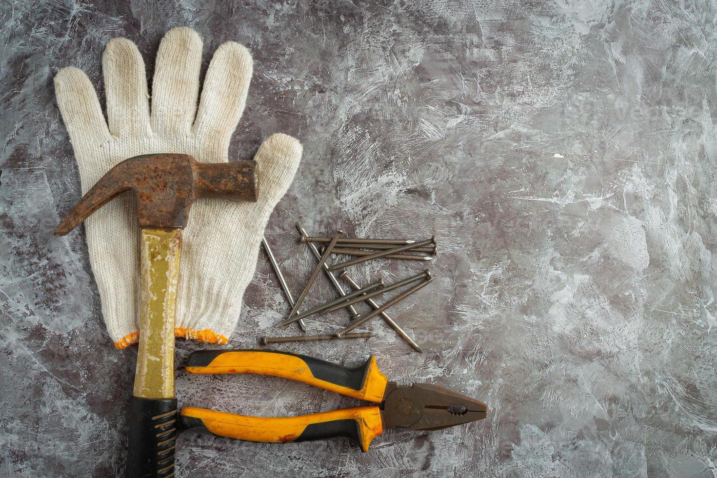 divers outils à main, concept de la fête du travail. photo