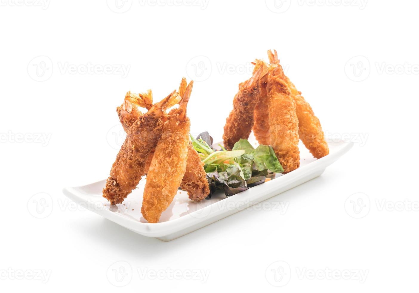 crevettes frites sur fond blanc photo
