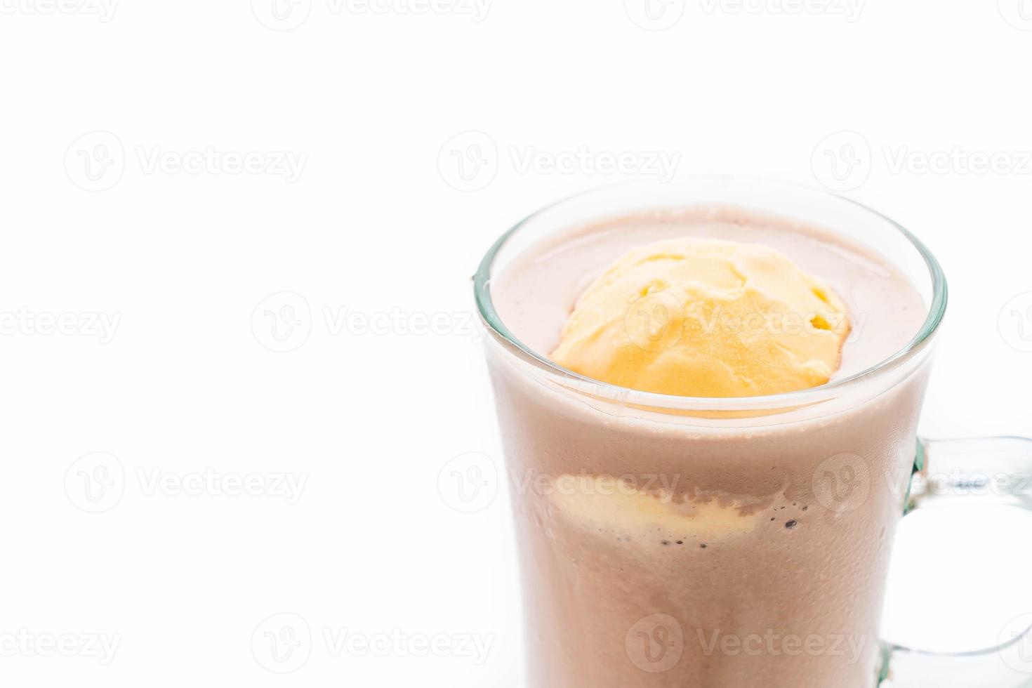 frappe au chocolat avec glace à la vanille sur le dessus photo