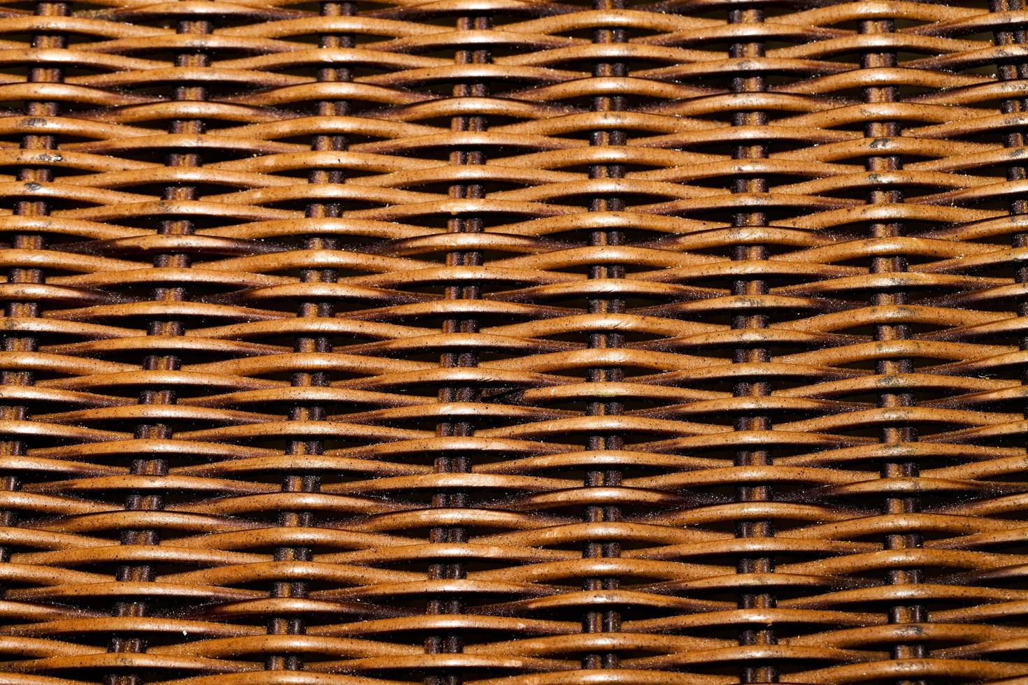 panier traditionnel en paille en bois naturel photo