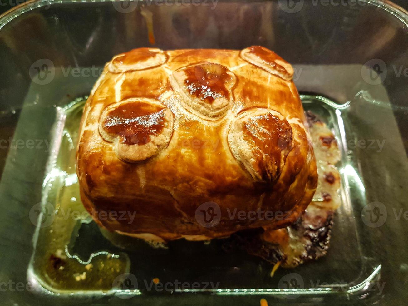 rôti de porc fumé du dimanche en pâte feuilletée au chou blanc photo