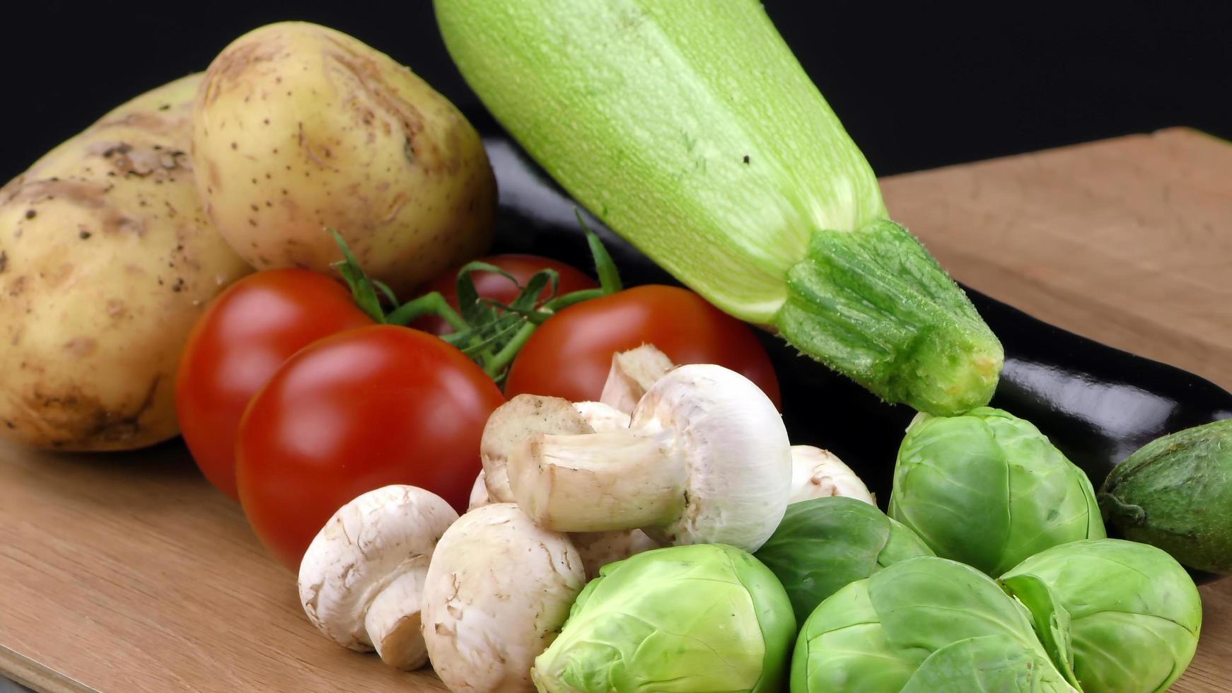 mélange de légumes biologiques sains photo