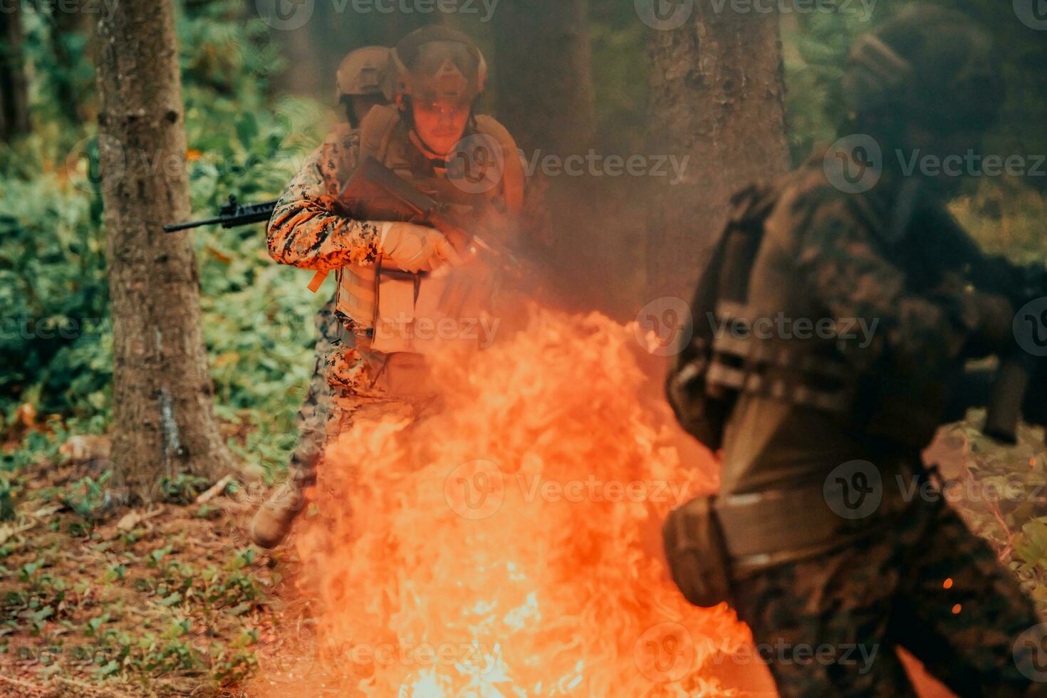 soldat dans action à nuit dans le forêt zone. nuit temps militaire mission sauter plus de Feu photo