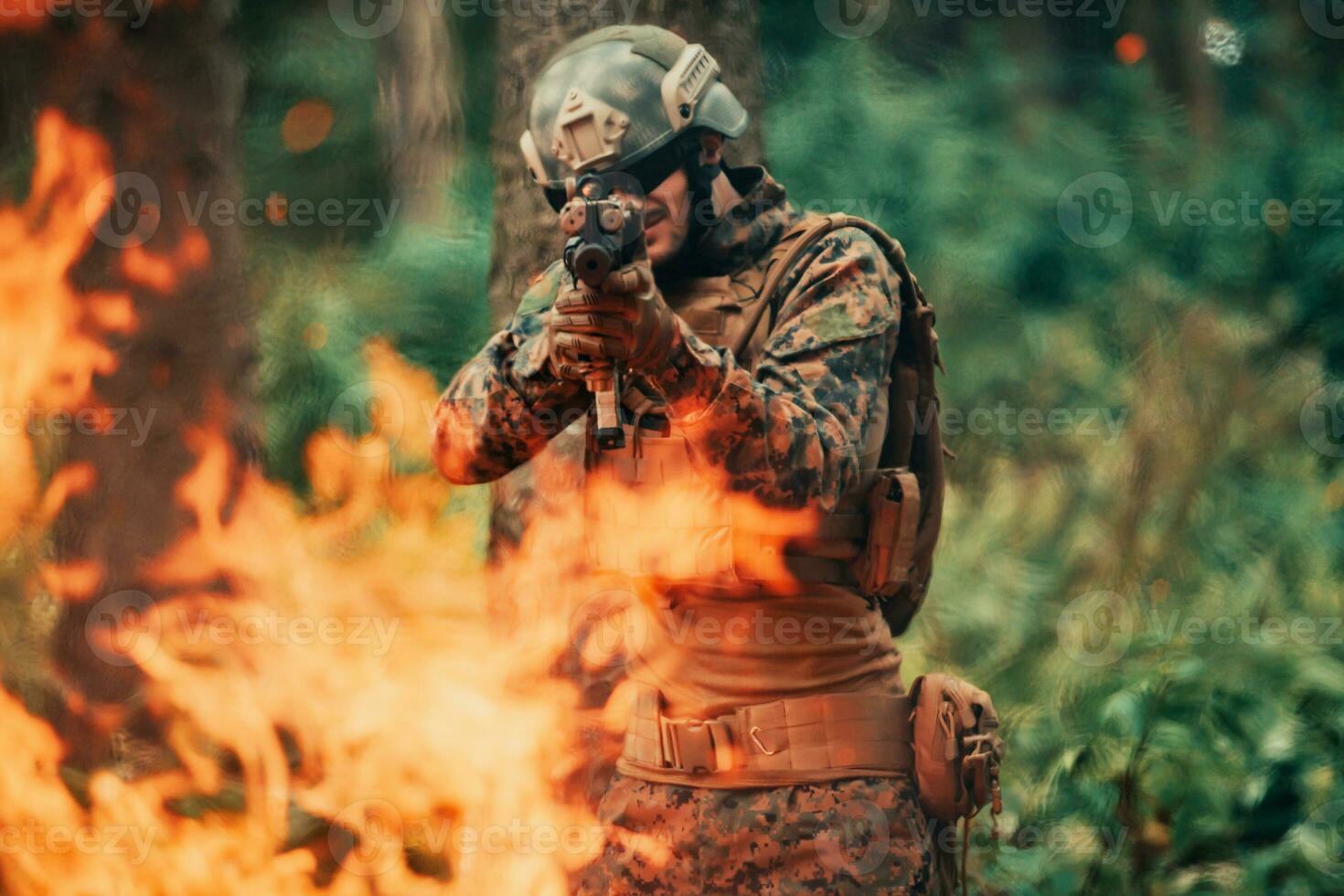 une soldat combats dans une forêt de guerre zone entouré par Feu photo