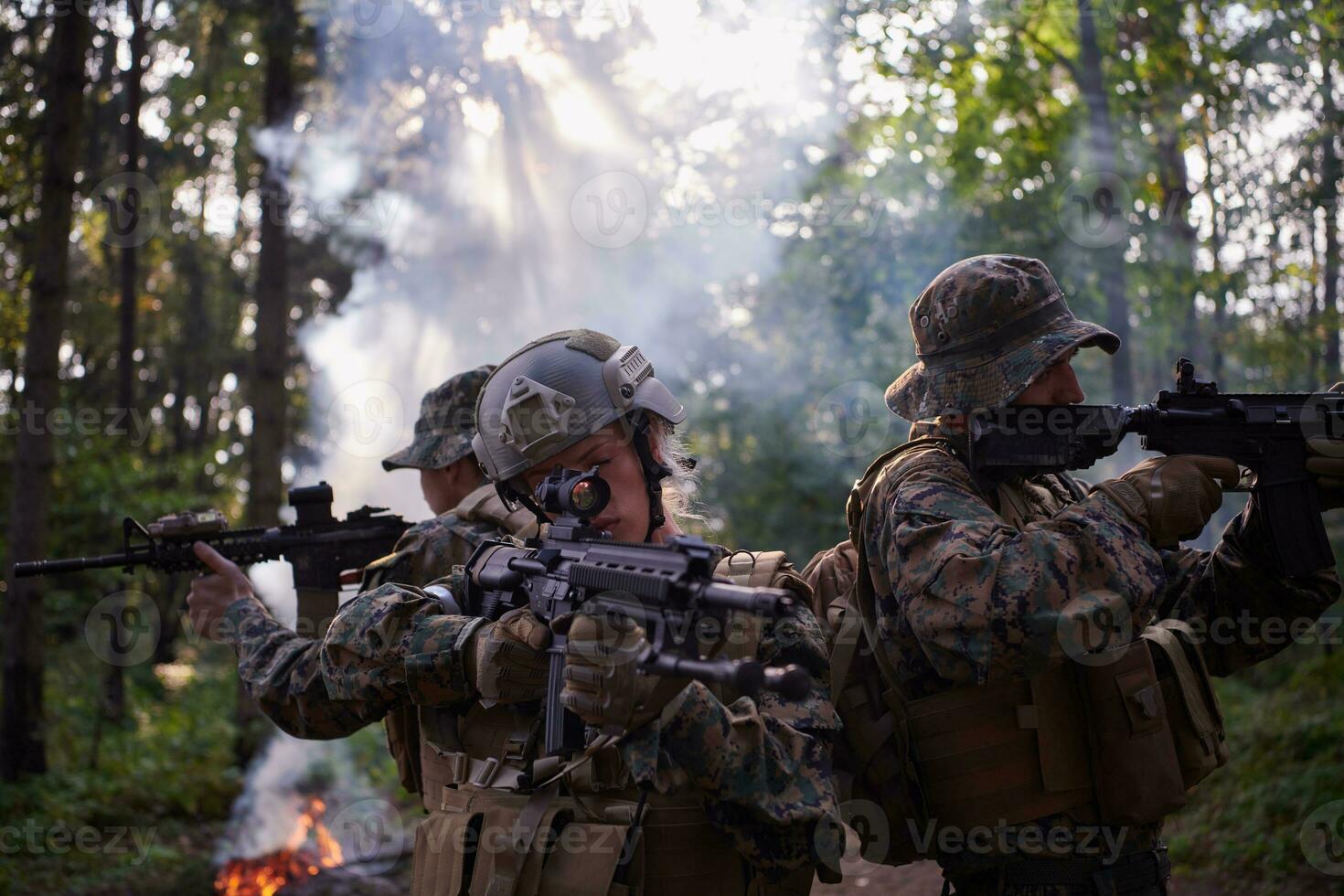 femme soldat en tant que chef d'équipe photo