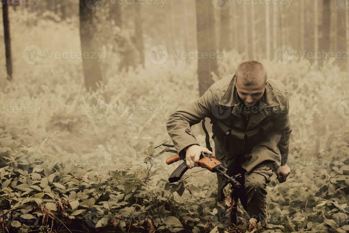 soldats équipe a été Capturer vivant terroriste et interrogatoire leur sur leur sur spécial tactique violent façon photo