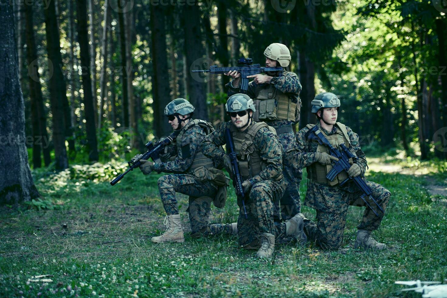 soldats combattants debout ensemble photo