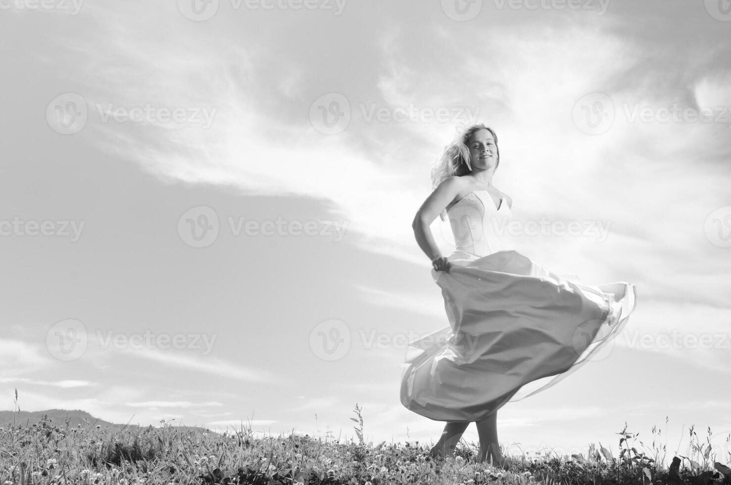 belle mariée en plein air photo