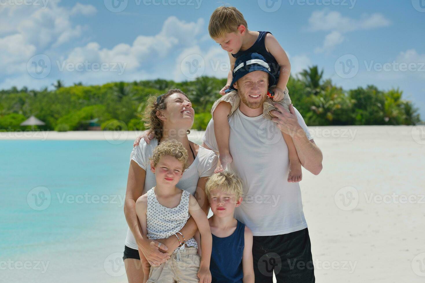 famille heureuse en vacances photo