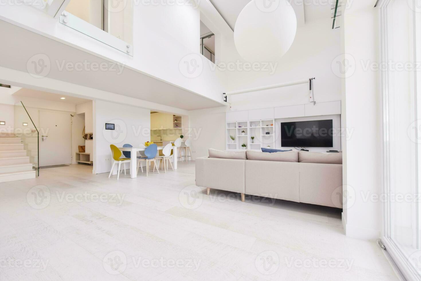 intérieur d'un appartement à deux niveaux photo