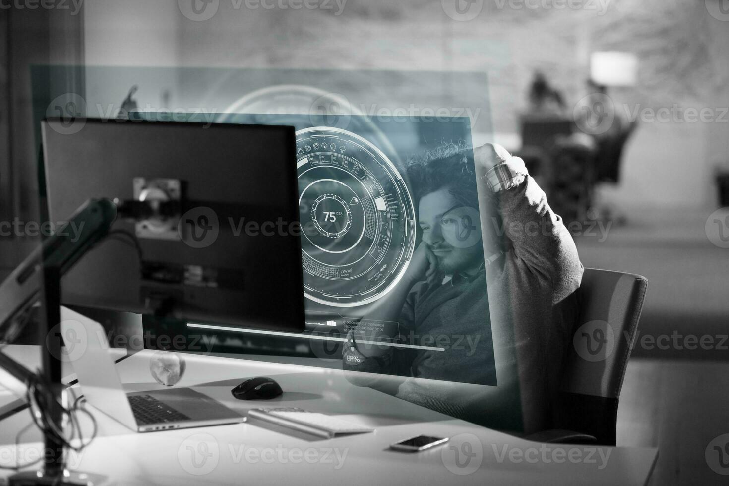 homme d'affaires relaxant au bureau photo