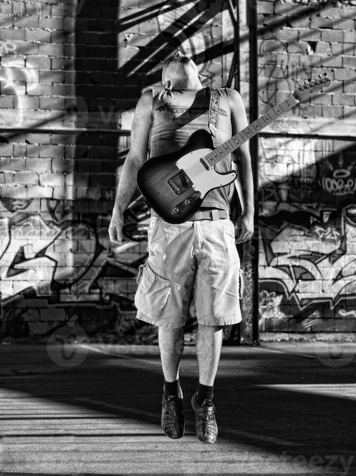 joueur de guitare de musique en plein air photo