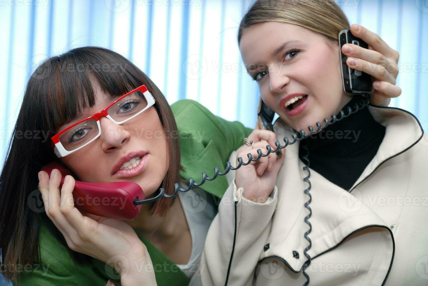 .amusement de bureau avec téléphones photo