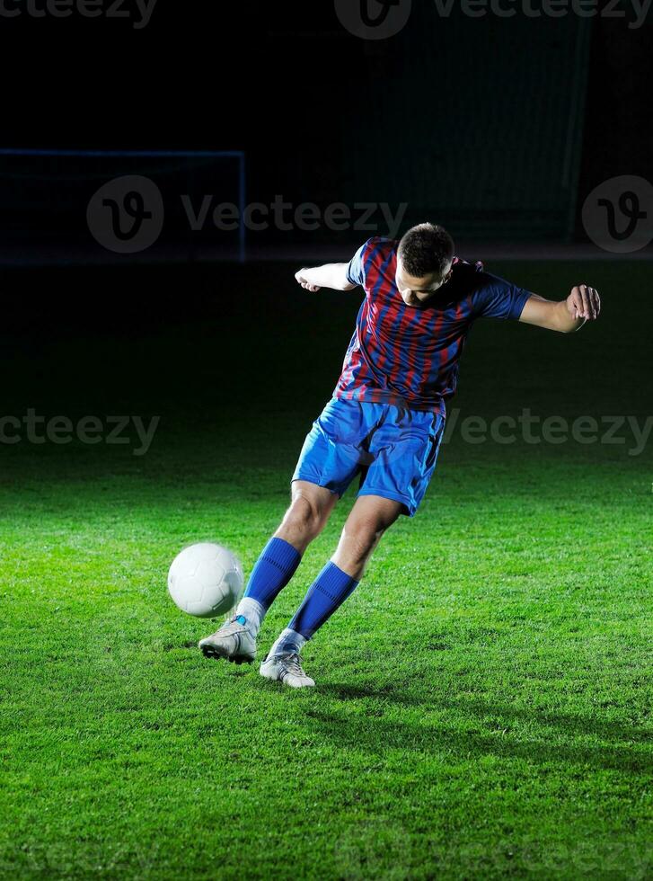 joueur de football en action photo