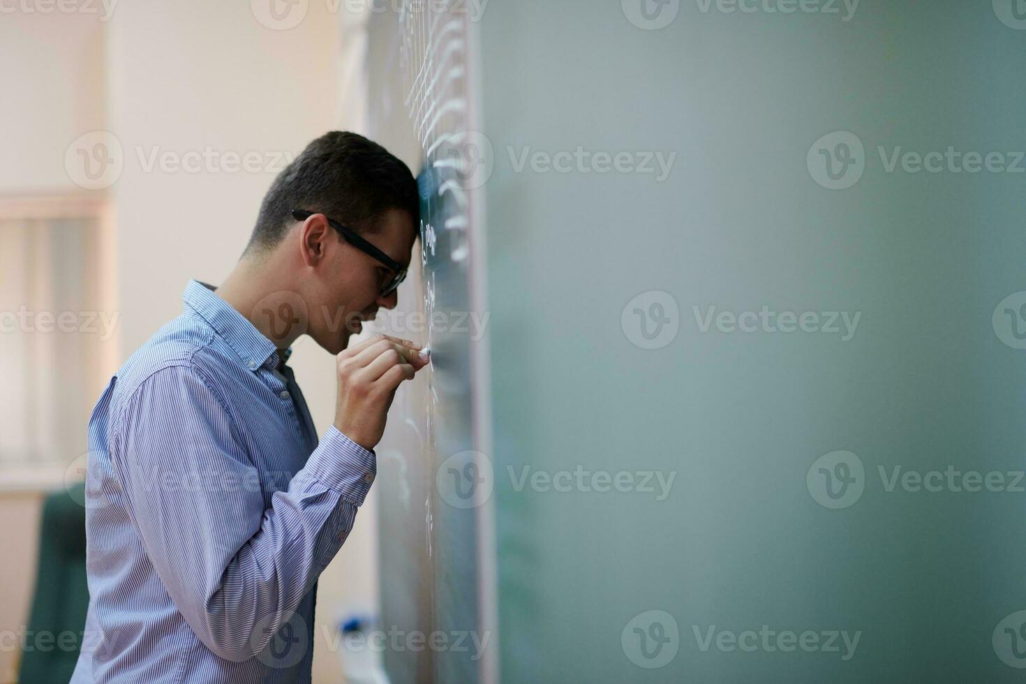 l'élève fait la tâche au tableau photo